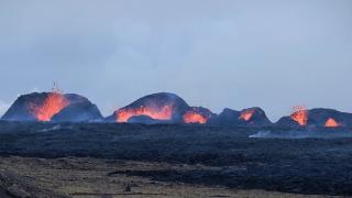 İzlanda'da son 3 ayda 4. kez meydana gelen yanardağ patlaması devam ediyor