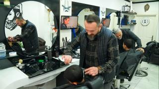 Yeryüzü Kuaförleri’nin makasları mazlumlar için çalışıyor