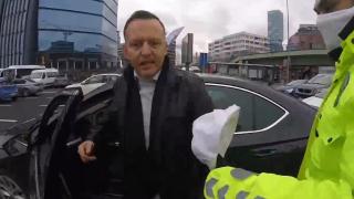 Trafikte tartıştığı sürücüye emniyet mensubuyum diyen kişi gözaltına alındı