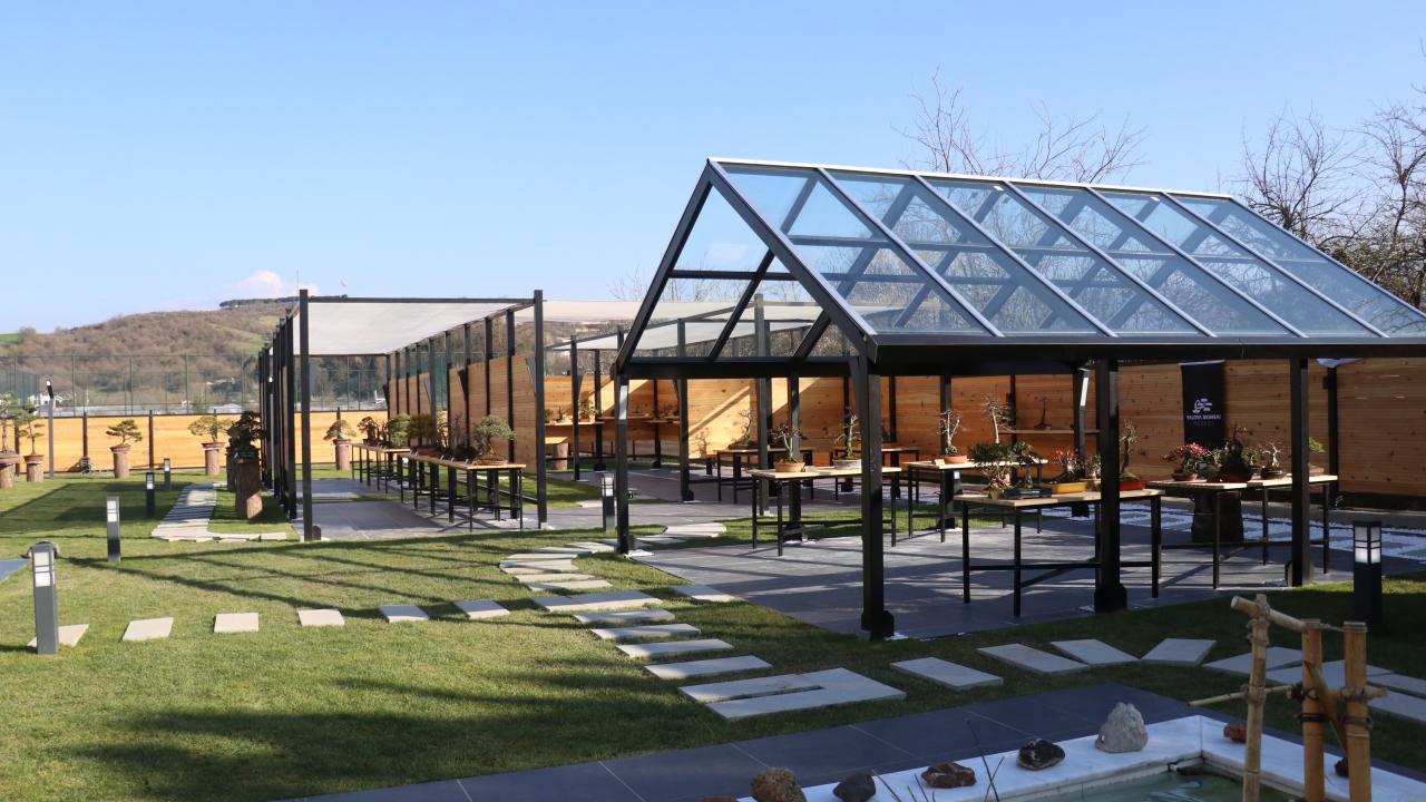 AK Parti Yalova milletvekili Ahmet Büyükgümüş de süs bitkileri üretiminde söz sahibi kentlerden biri olan Yalova`nın, bonsai müzesiyle bu alandaki yetkinliğine yeni bir boyut kazandığına dikkati çekerek, şöyle konuştu: