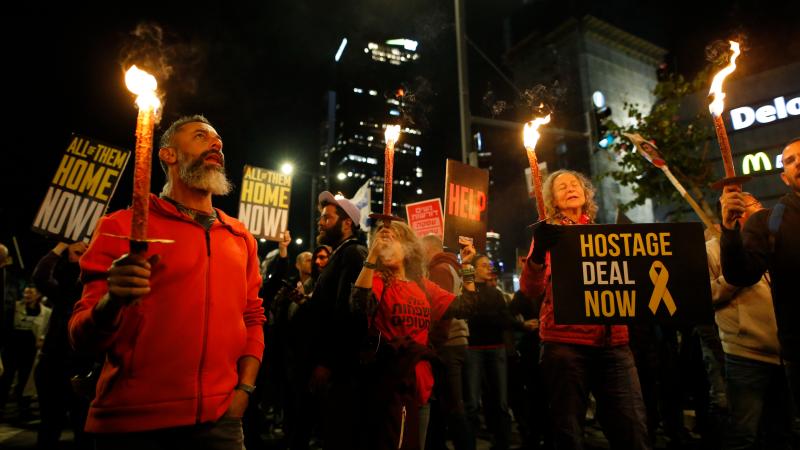 Binlerce �srailli Netanyahu'ya istifa �a�r�s� yapt�