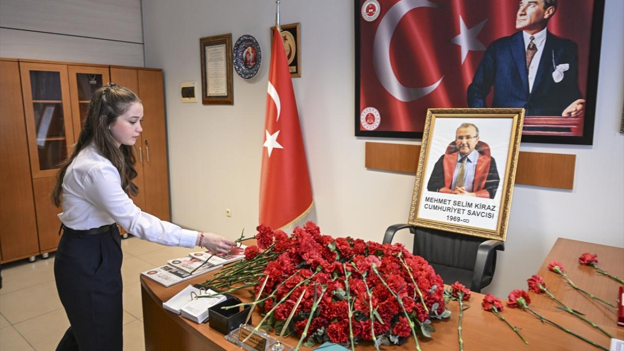 "Çocuklarımızın, gençlerimizin huzurlu bir Türkiye`de yaşamasının mücadelesini sürdüreceğiz"
