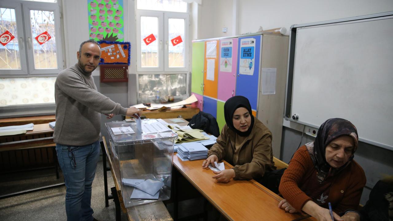 Önce belediye başkanlığı pusulaları sayılacak