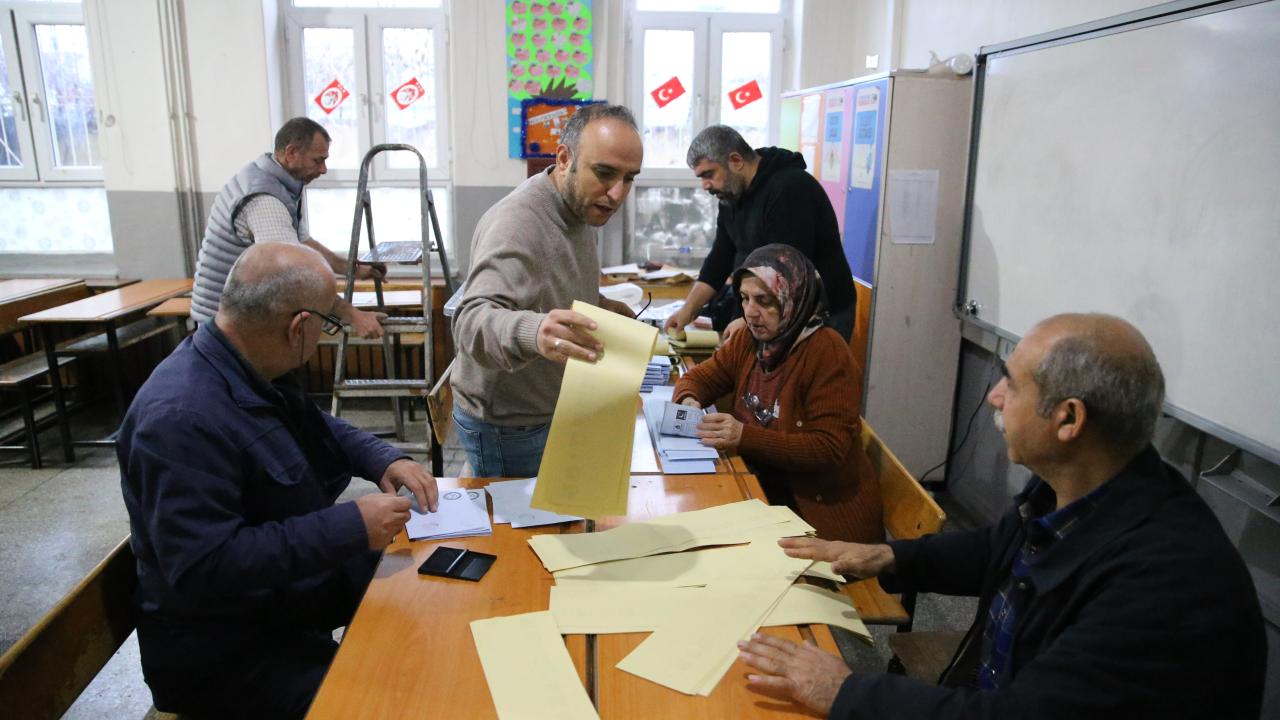 Seçim günü yasakları başladı
