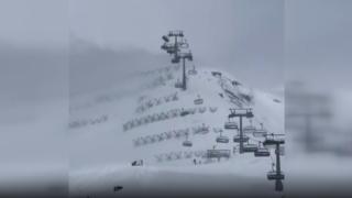İtalya’da kayak merkezindeki telesiyejde korku dolu anlar