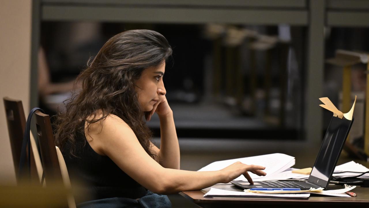 "Kütüphanenin çalışma ortamı gençler için düzenlenmiş"