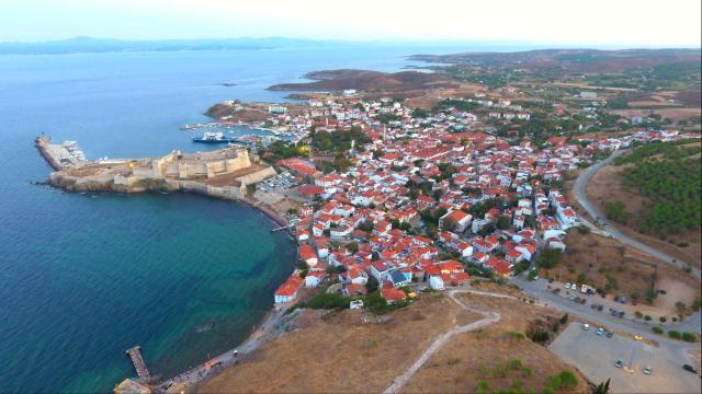 Bozcaada'ya 1932 kişilik araçların geçişi yasaklandı