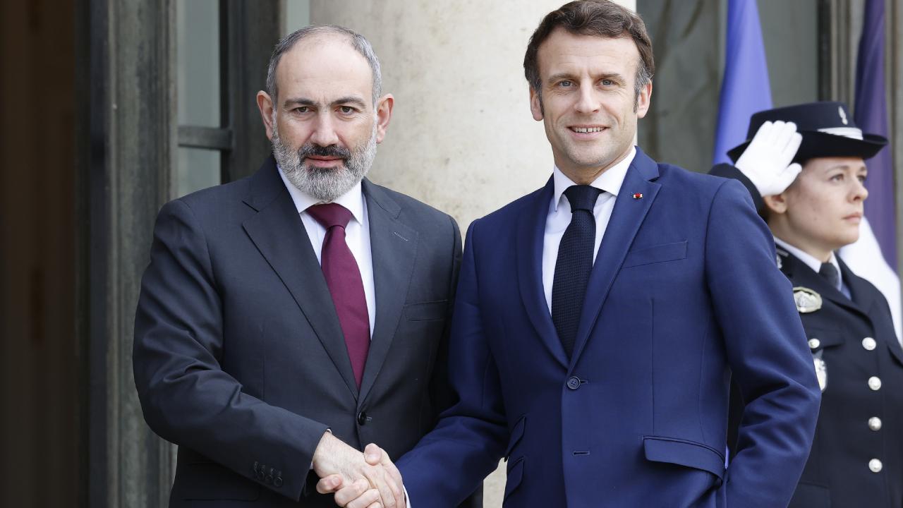 pasinyan-macron-aa-2208455.jpg