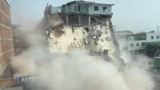 Esenler'de kontrollü yıkım sırasında bina çöktü