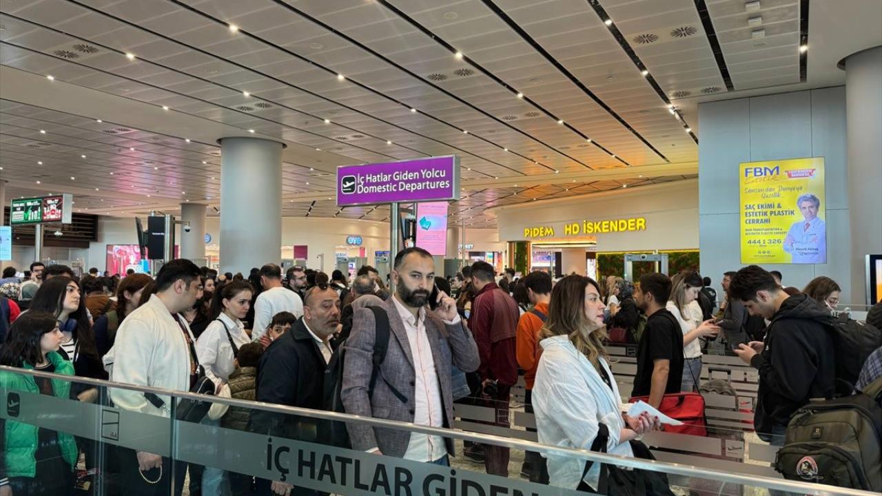 İstanbul havalimanları ve otogarda Ramazan Bayramı tatili yoğunluğu başladı
