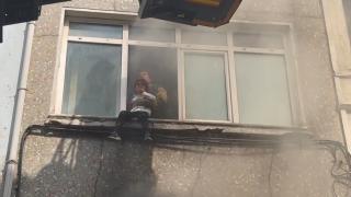 Beyoğlu'nda 5 katlı binada yangın paniği