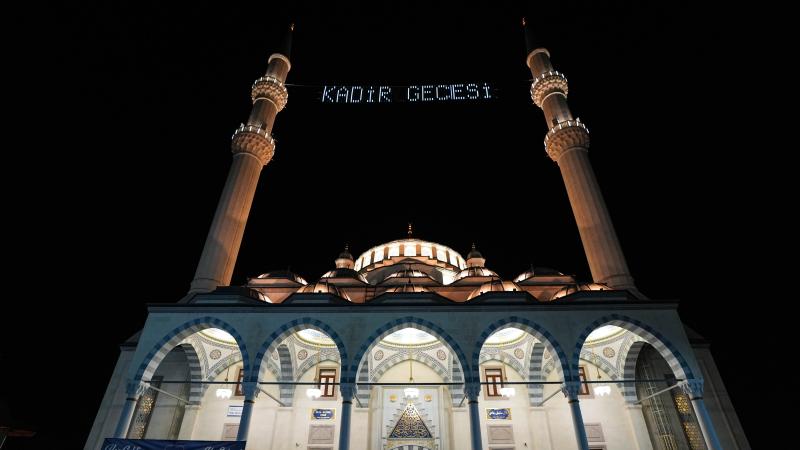 العالم الإسلامي يحيي اليوم "ليلة القدر".. مساجد تركيا تستعد لليلة "خير من ألف شهر"