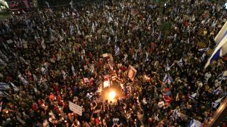 Tel Aviv'de on binlerce İsrailli Netanyahu'nun istifası için sokaklara indi