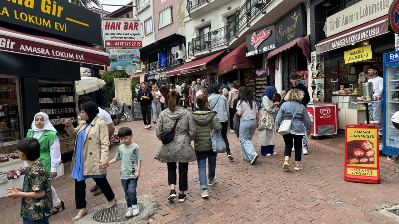 "Balık lokantaları önünde uzun kuyruklar oluştu"