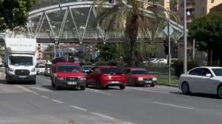 Ters yöne giren otomobil trafiği tehlikeye attı