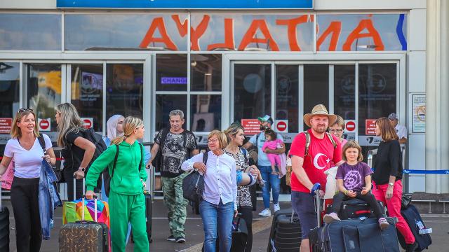 Antalya Havalimanında yolcu sayısı 3,1 milyonu geçti