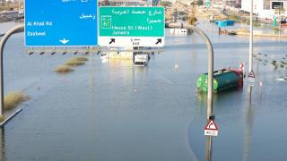 BAE'de şiddetli yağışlar hayatı olumsuz etkiledi