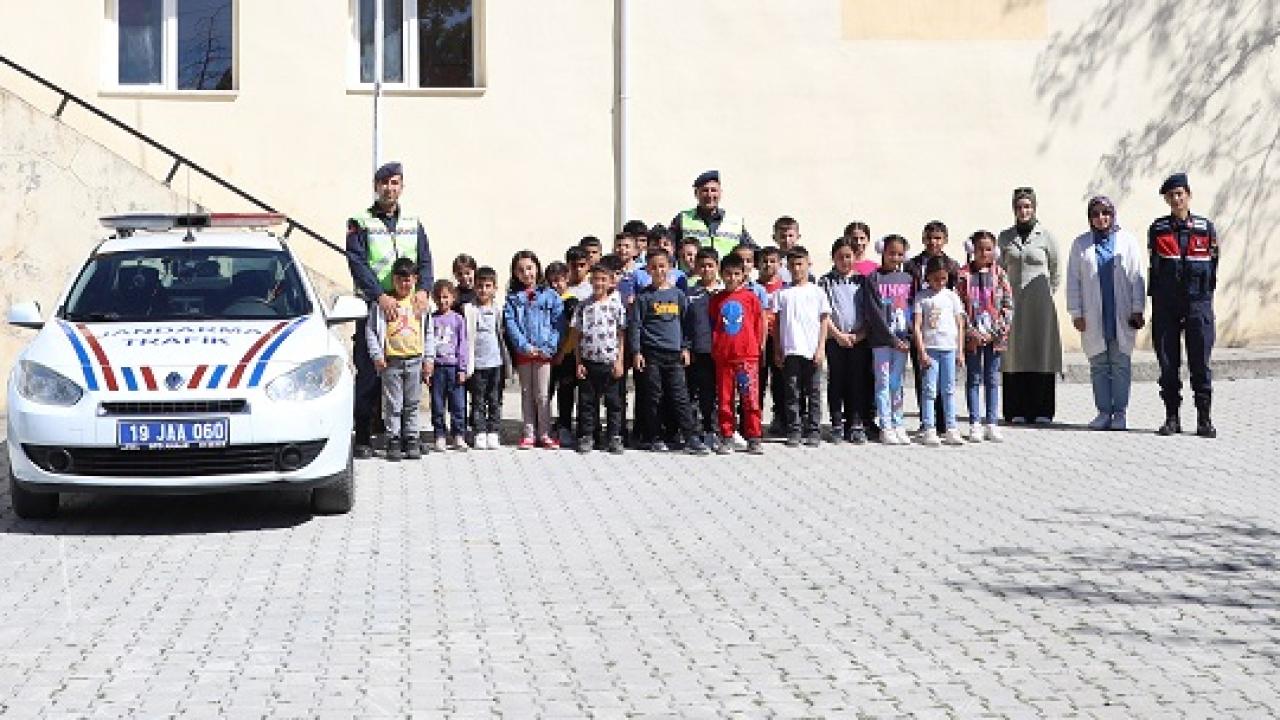 Çorum'da jandarmadan okul çevresi denetimi