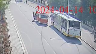 Trafik polisinin dikkati olası kazayı önledi
