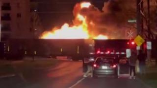 Kanada'da yanan tren şehre girdi