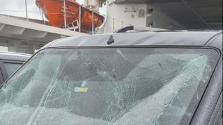 Arabalı vapurda dalgalar araçların camlarını kırdı