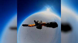 Üç Rus stratosferden Kuzey Kutbu'na paraşütle atladı