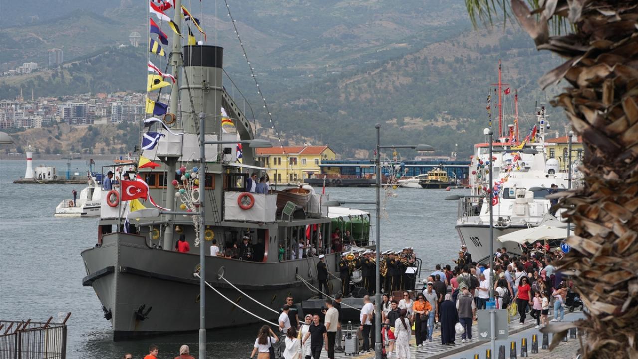 TCG Nusret Müze Gemisi, İzmir`de halkın ziyaretine açıldı