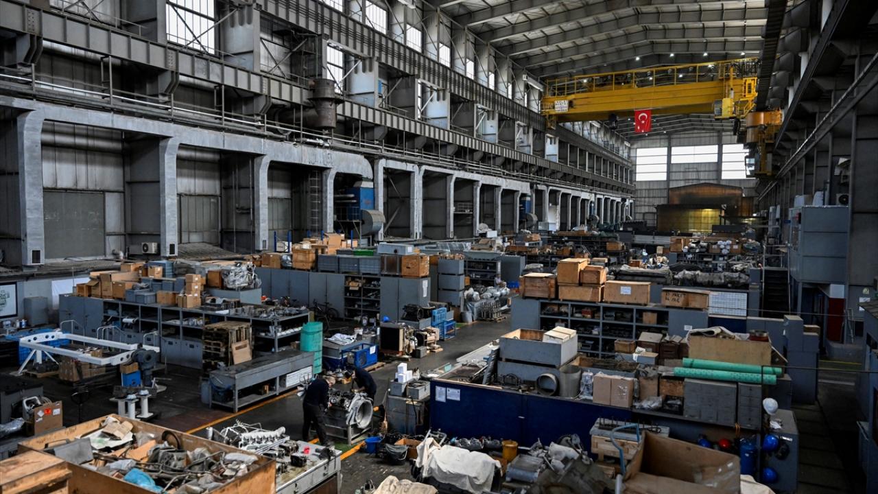 "Makineleri de büyük bir gayretle millileştirme yolunda çalışıyoruz"