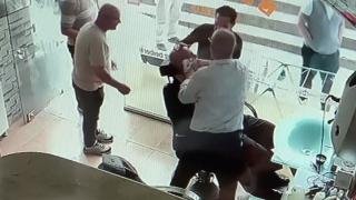 Önce hayatını kurtardı, sonra tıraşını tamamladı