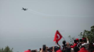 SOLOTÜRK, Şehitler Abidesi semalarında gösteri uçuşu yaptı