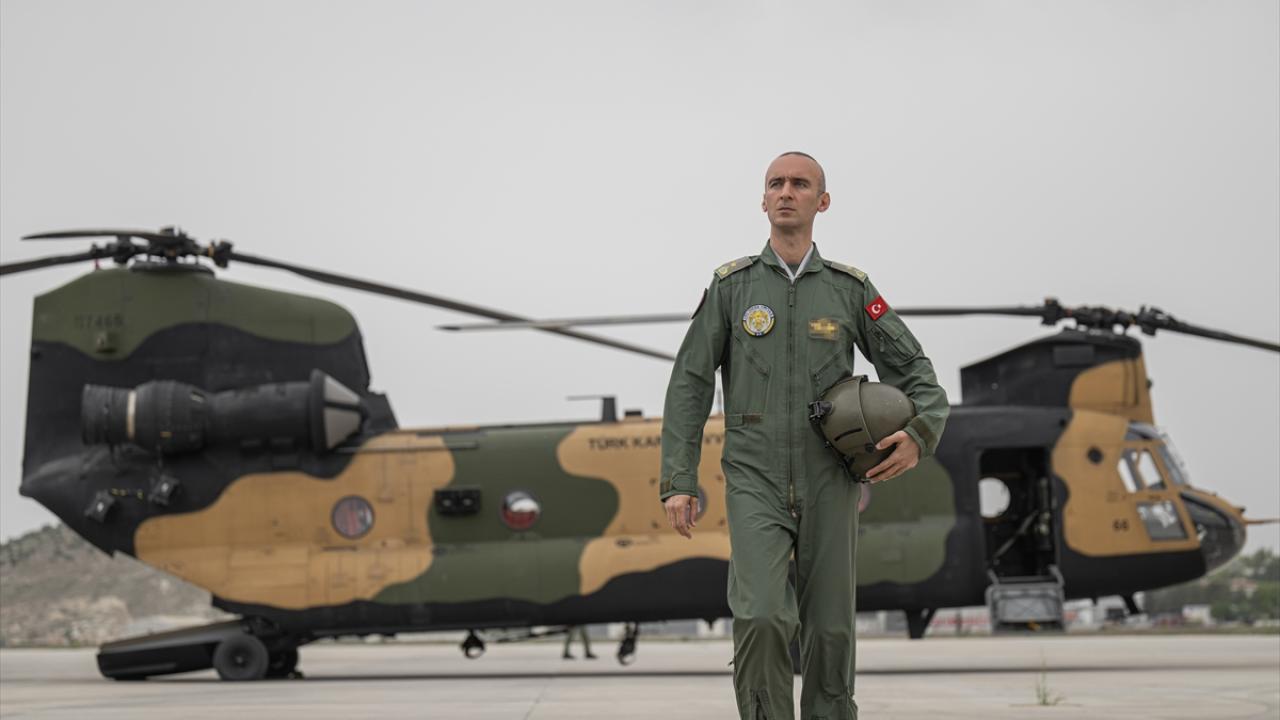 TSK`nin "uçan kalesi" CH-47 Chinook yük helikopterleri