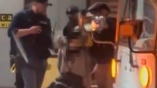 ABD polisi başörtülü öğrencinin tesettürünü zorla çıkardı