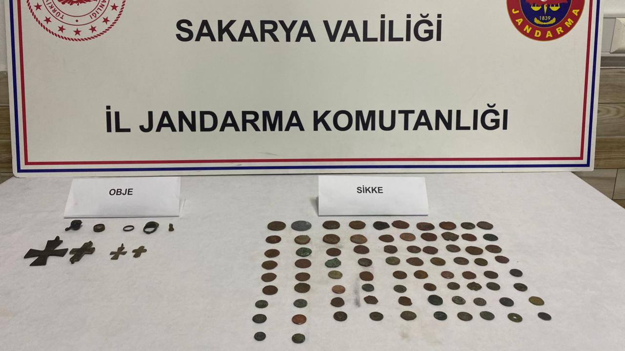Sakarya'da tarihi eser niteliği olan 82 sikke ve 9 obje ele geçirildi