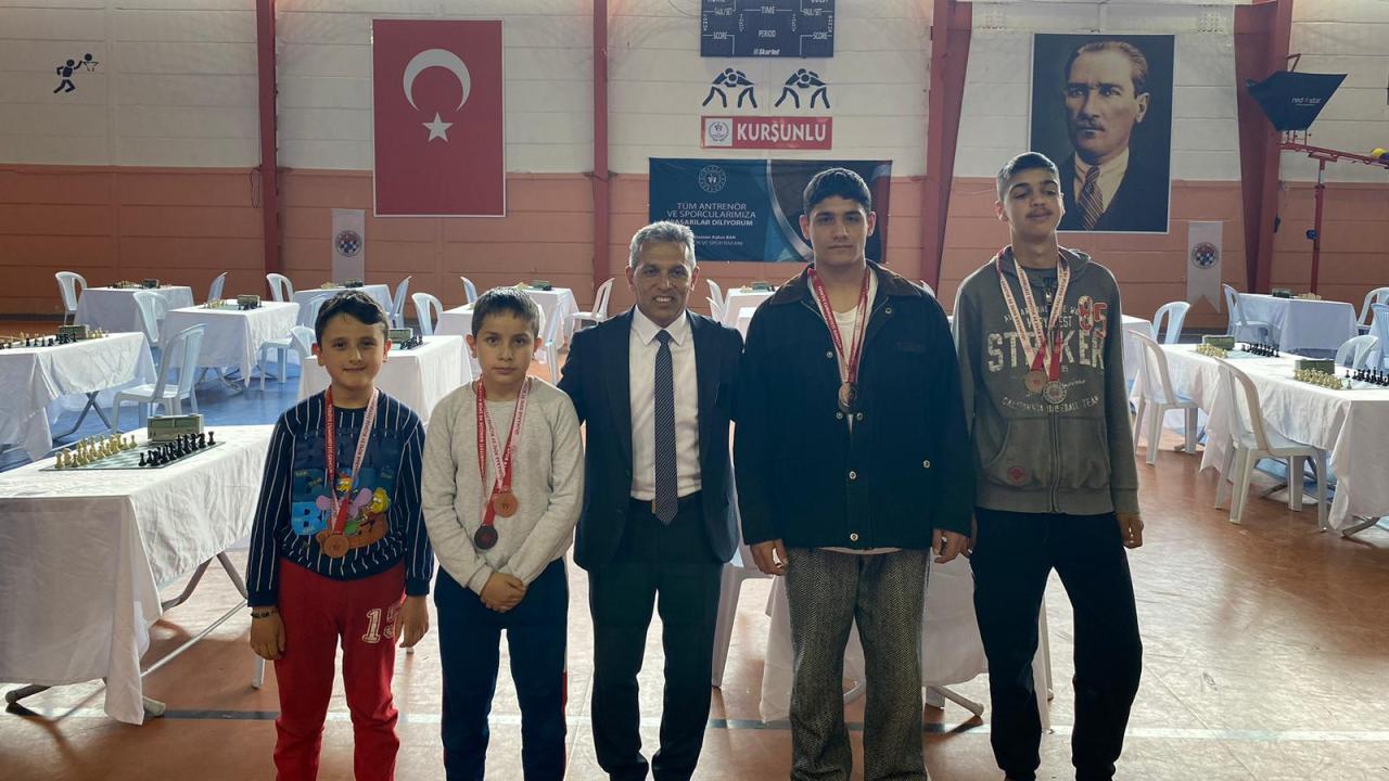 Kurşunlu'da satranç turnuvası düzenlendi