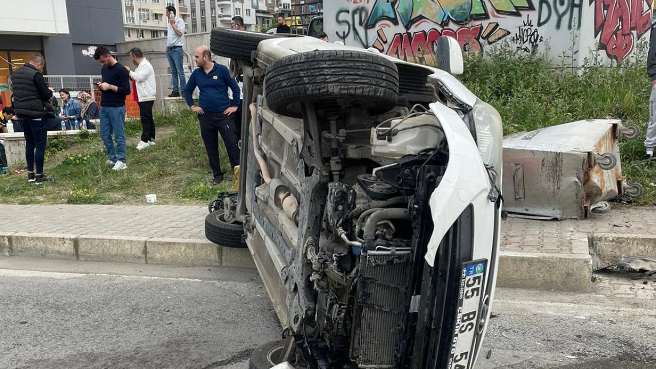 Samsun'da devrilen otomobildeki 3 kişi yaralandı
