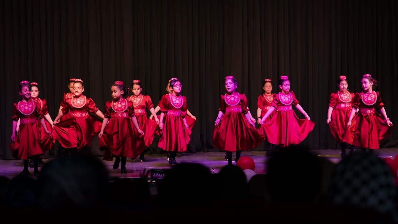 3 ayda geleneksel dansı öğrendiler