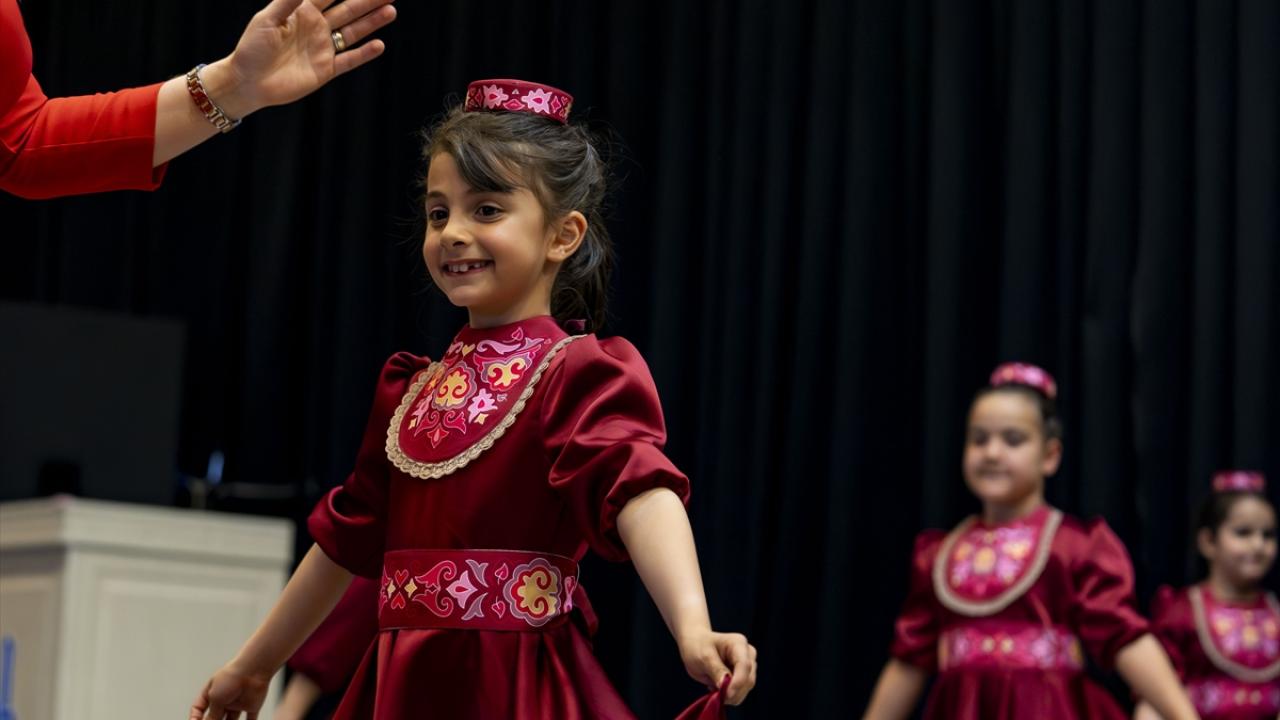 "Çocuklar annelerle evde prova yaptı"