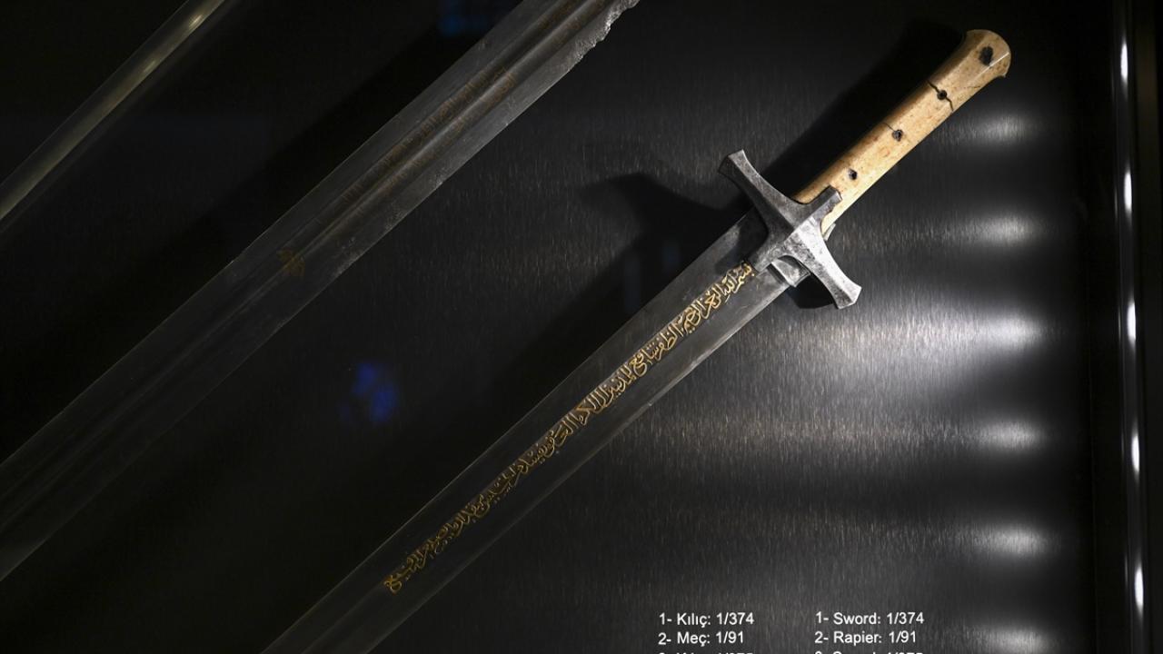 Kılıçları ve kaftanları Topkapı Sarayı`nda sergileniyor