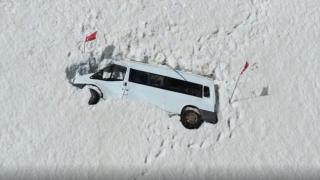 Çığ altında kalan minibüs 4 ay sonra ortaya çıktı