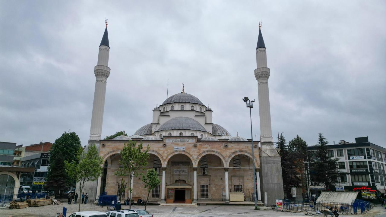 Düzce'de Cedidiye Camisi ve Meydanı Projesi'nde sona yaklaşıldı