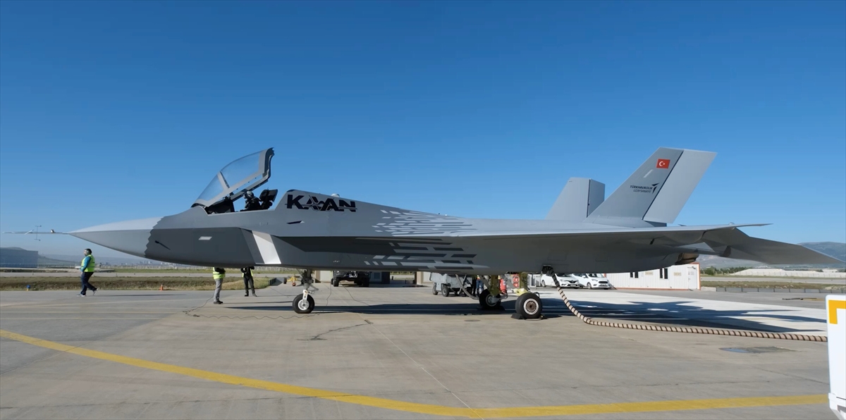 Milli muharip uçak KAAN ikinci kez gökyüzü ile buluştu