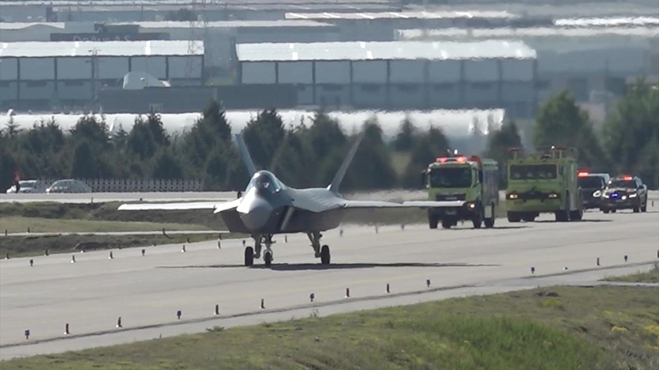 Milli muharip uçak KAAN ikinci kez gökyüzü ile buluştu