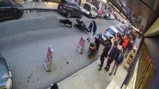 Tek teker üstünde giderken motosikletten böyle düştü