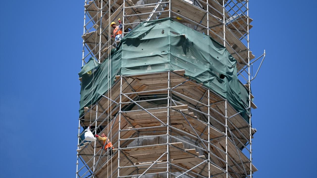 En çok minareler yıpranmıştı