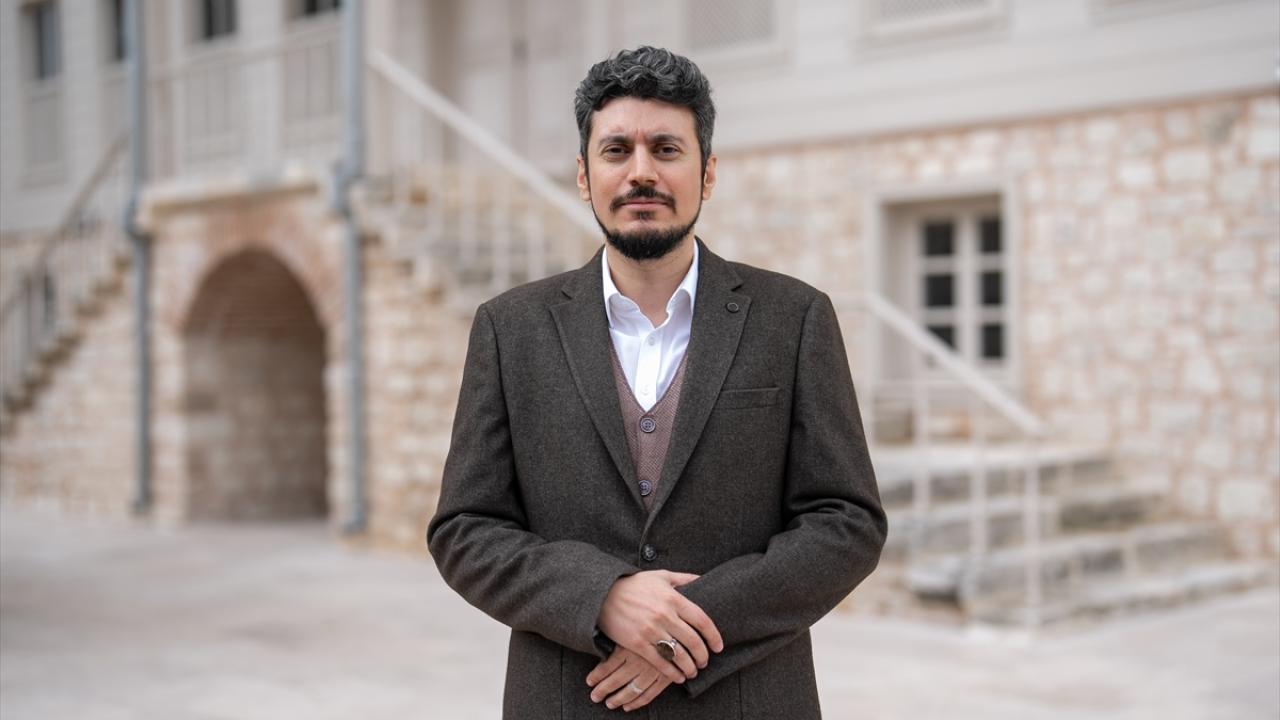 Yapının yeniden inşası birçok sıkıntı nedeniyle durdu