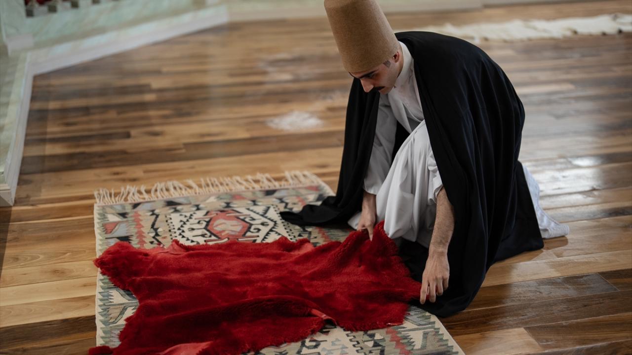 "Bir mevlevihanede semahane kısmında sema yapıyorsanız burası tüm kurumlarıyla ayakta demektir"