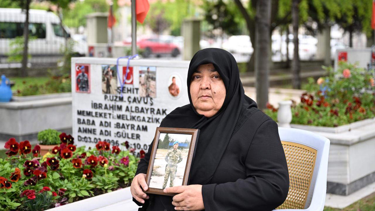 "Benim elbisem artık siyah"