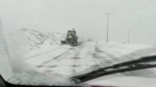 Şili'de sokaklar beyaza büründü