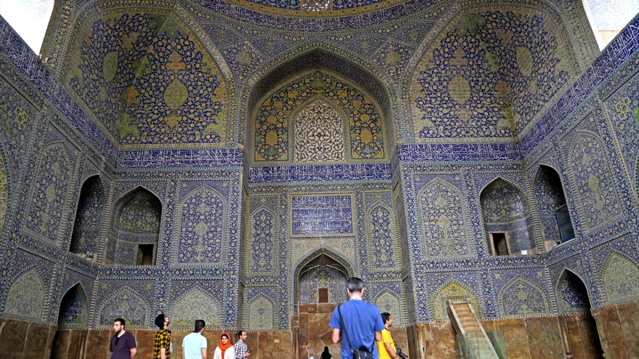 Mescid-i Şah`ın avlusu