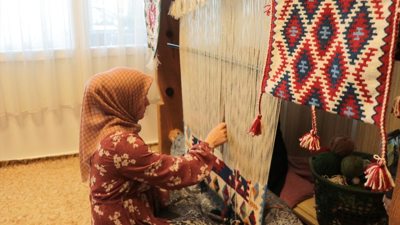 "Eskiden her şeyimiz kilim üzerineydi"